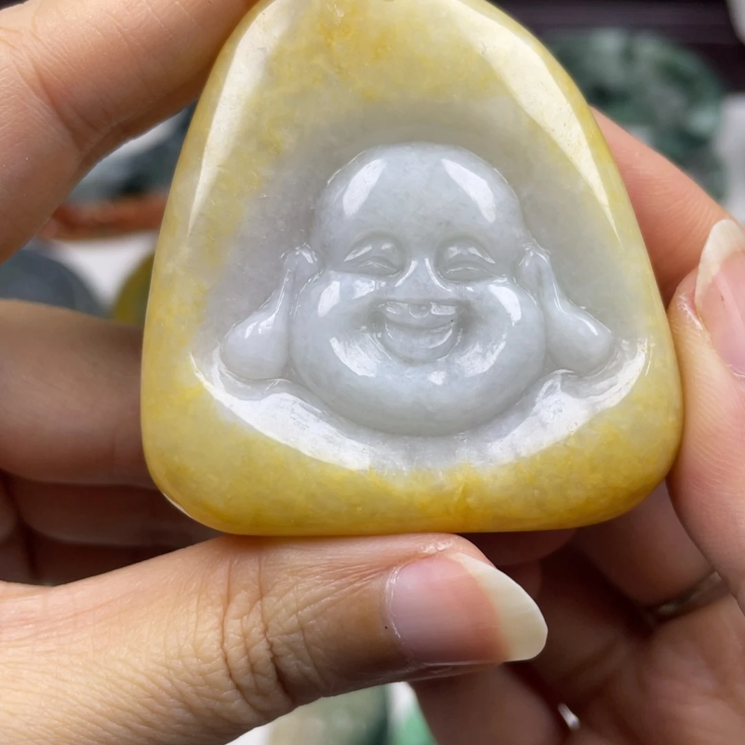 彩***姐翡翠未镶嵌颈饰牌子