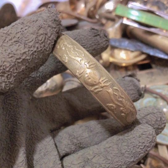 海***霞闪电购铜摆件工艺品