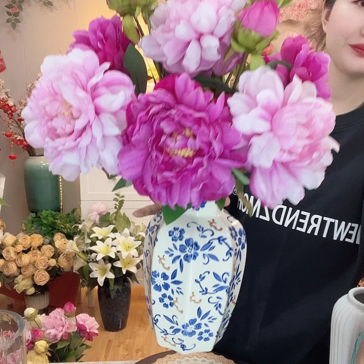 十二支牡丹，玫红色和渐变色，加上釉知春青花瓷陶瓷