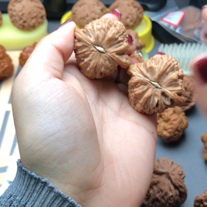 茆***凯文玩核桃把件39全品三角白