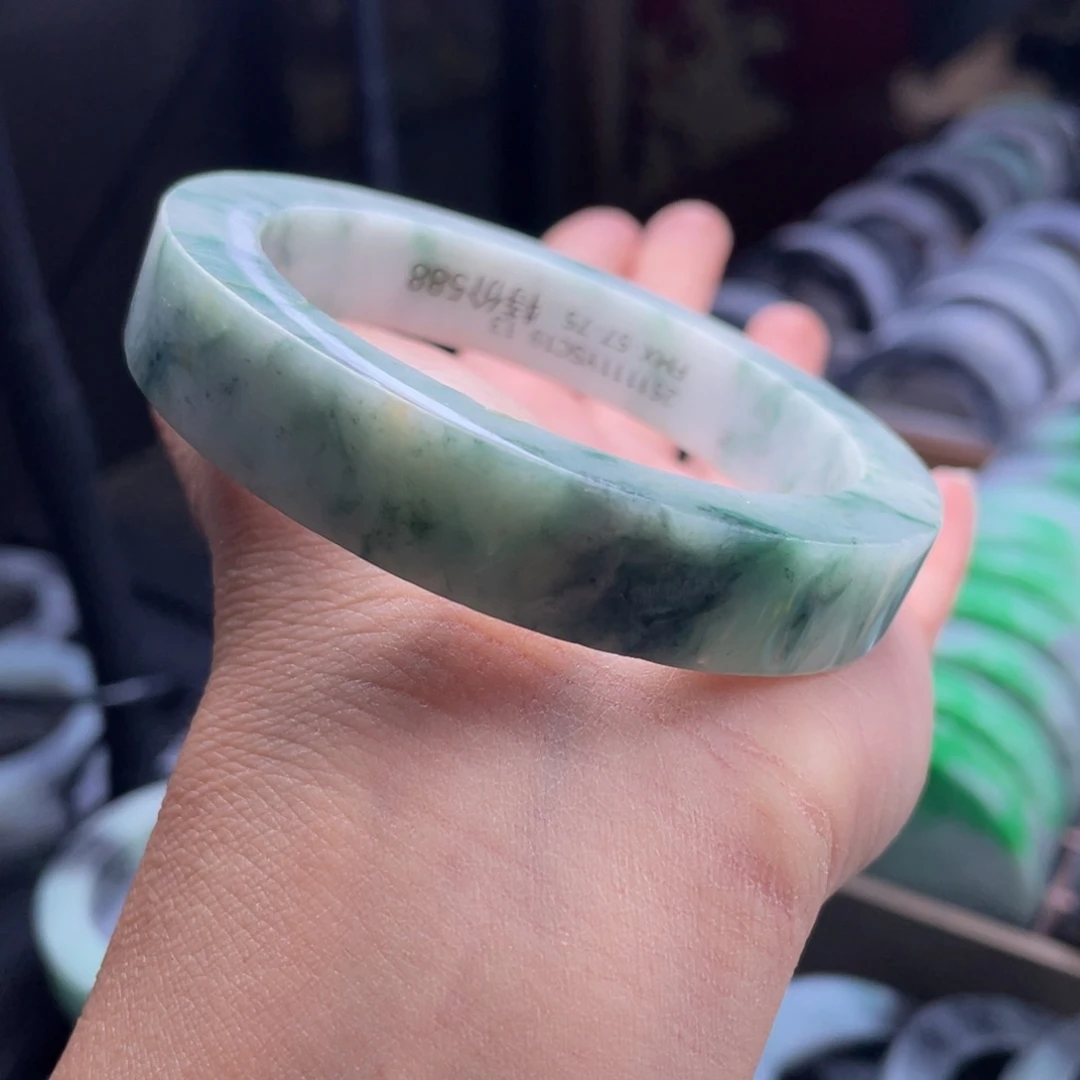 定制翡翠未镶嵌翡翠手镯