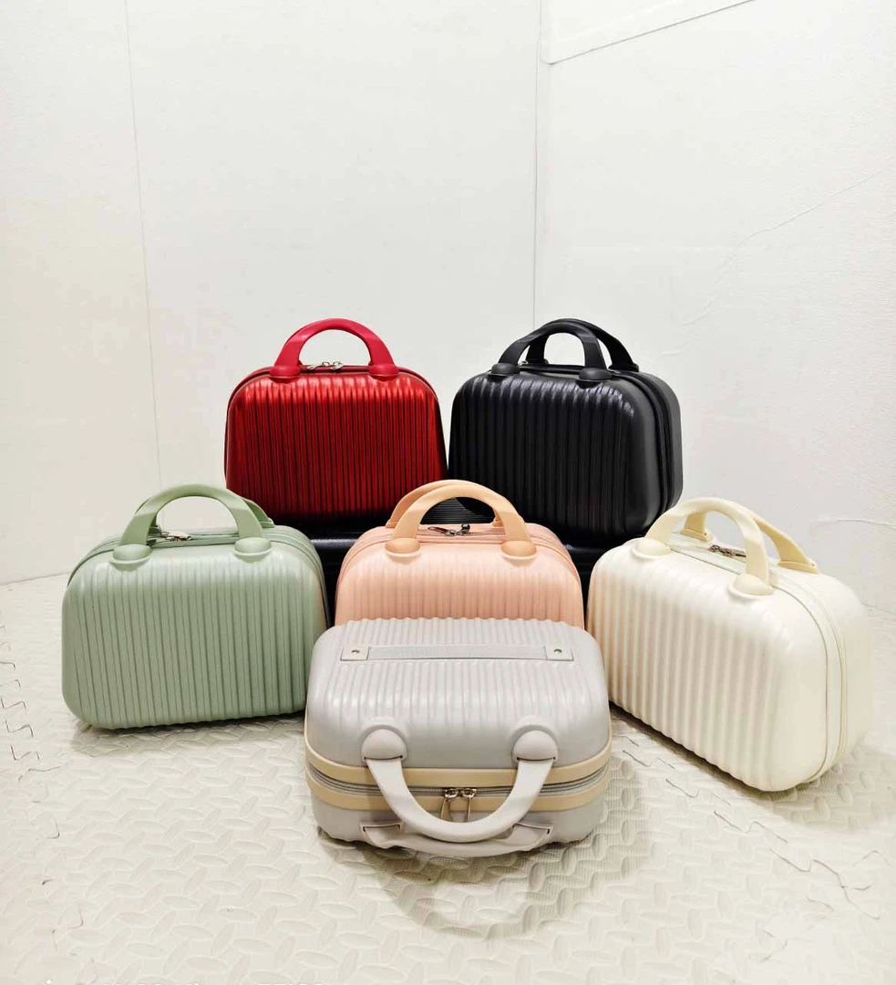 12寸手提化妆包可绑到行李箱颜色随机发
