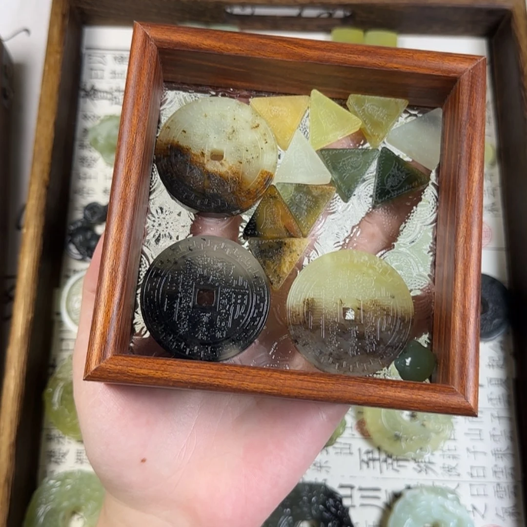 黄***人蛇纹石玉合金颈饰