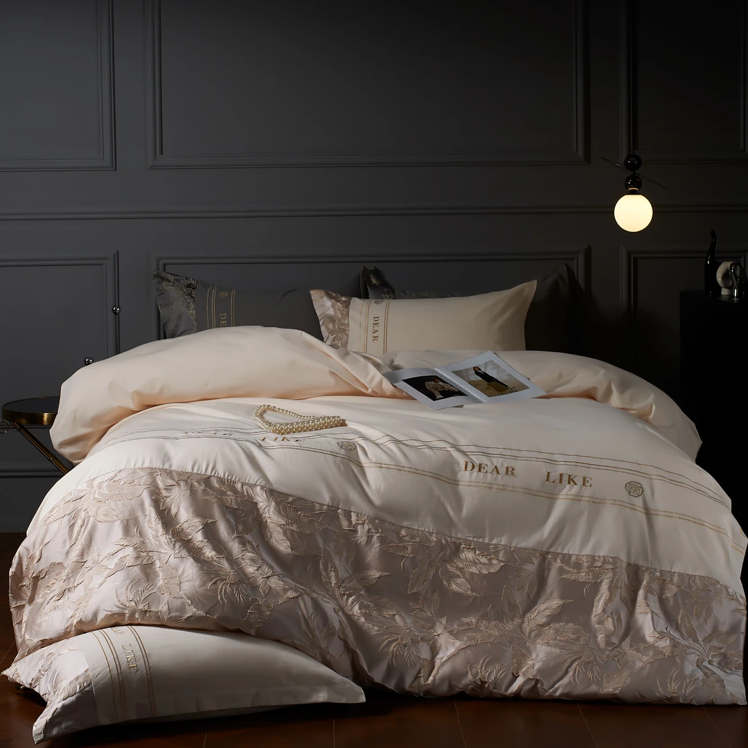 月亮家-专柜尾单-加密长绒棉高定精工浮雕套件-罗浮宫/奶昔白