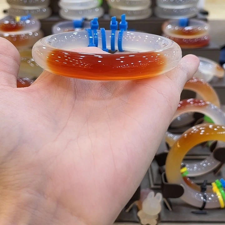 吉***儿玛瑙/玉髓未镶嵌手镯