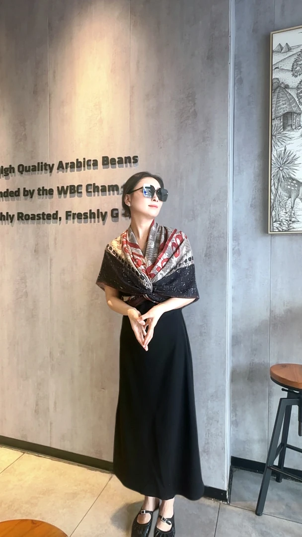 山茶手工卷边烧花奢国风双面140*140方巾