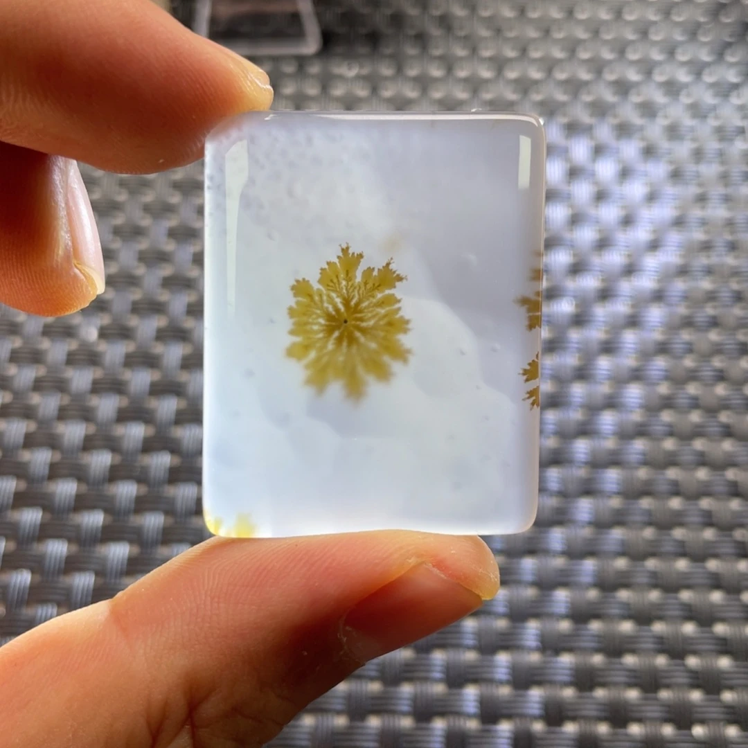 未镶嵌颈饰玛瑙/玉髓小*