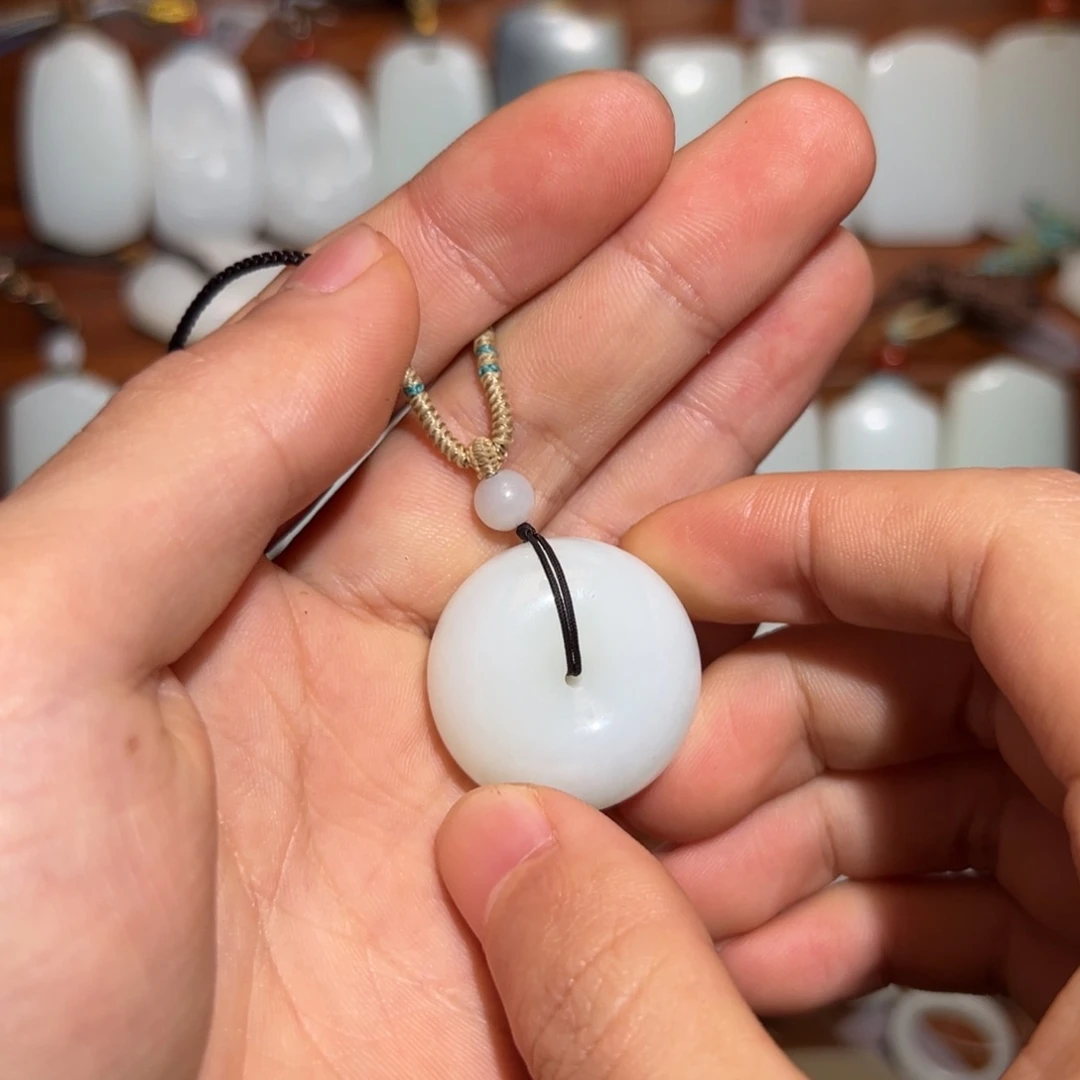 颈饰未镶嵌和田玉（糖玉）