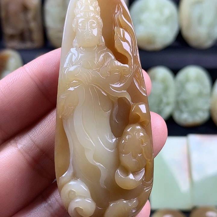 只***凡和田玉未镶嵌颈饰
