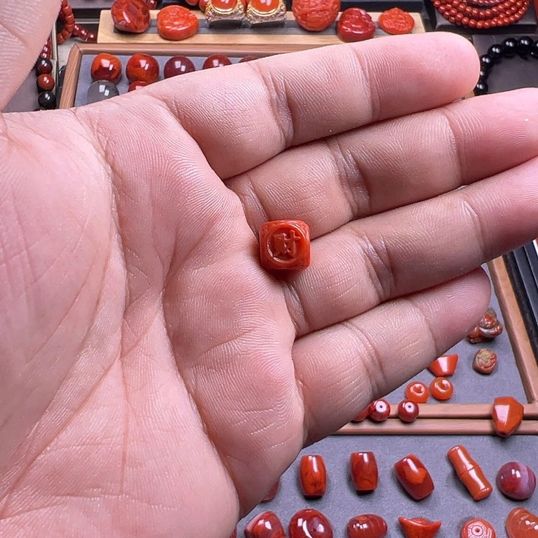 昇***未镶嵌南红玛瑙珠宝奇石