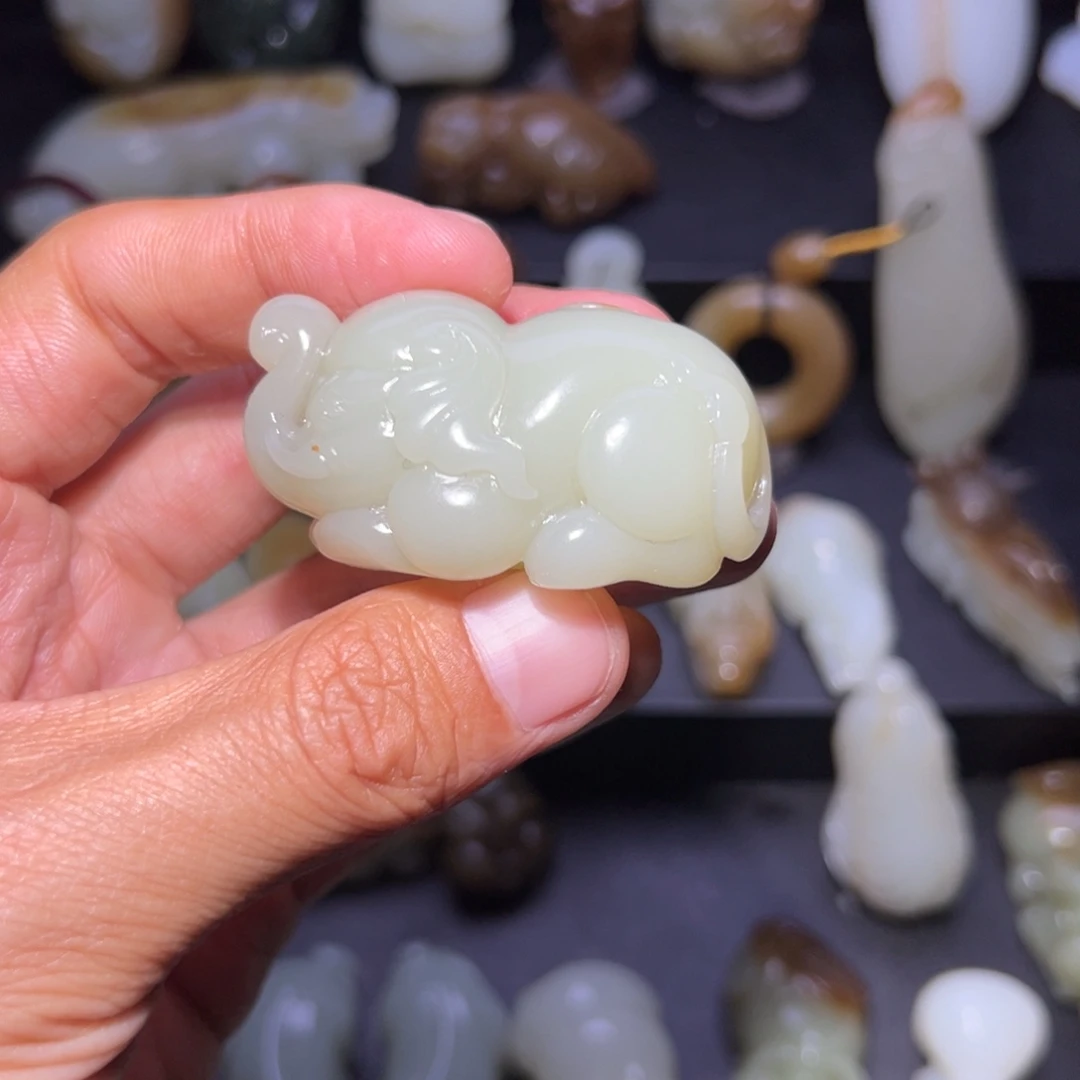 小***狗和田玉（糖玉）未镶嵌颈饰