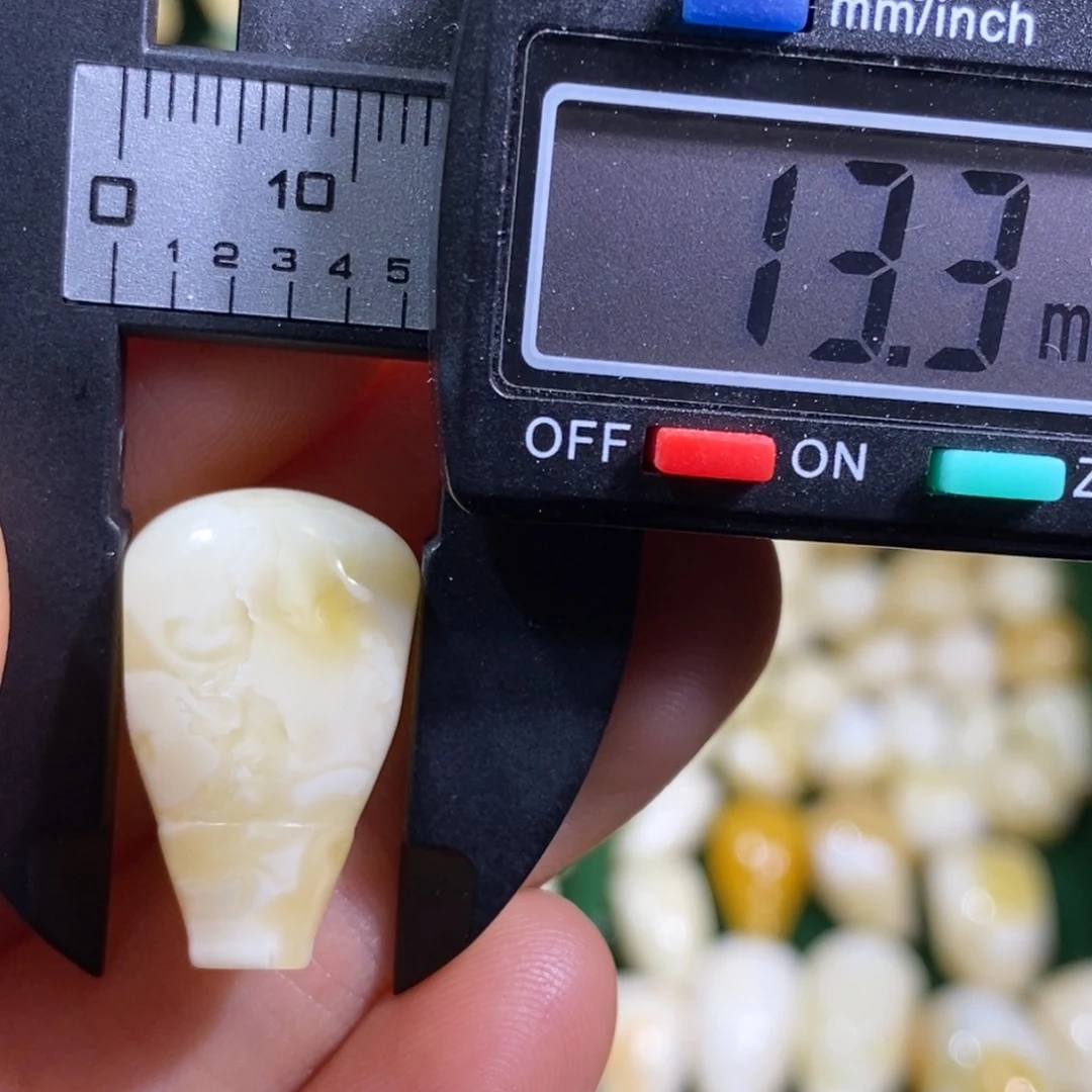 蜜蜡未镶嵌裸石微瑕