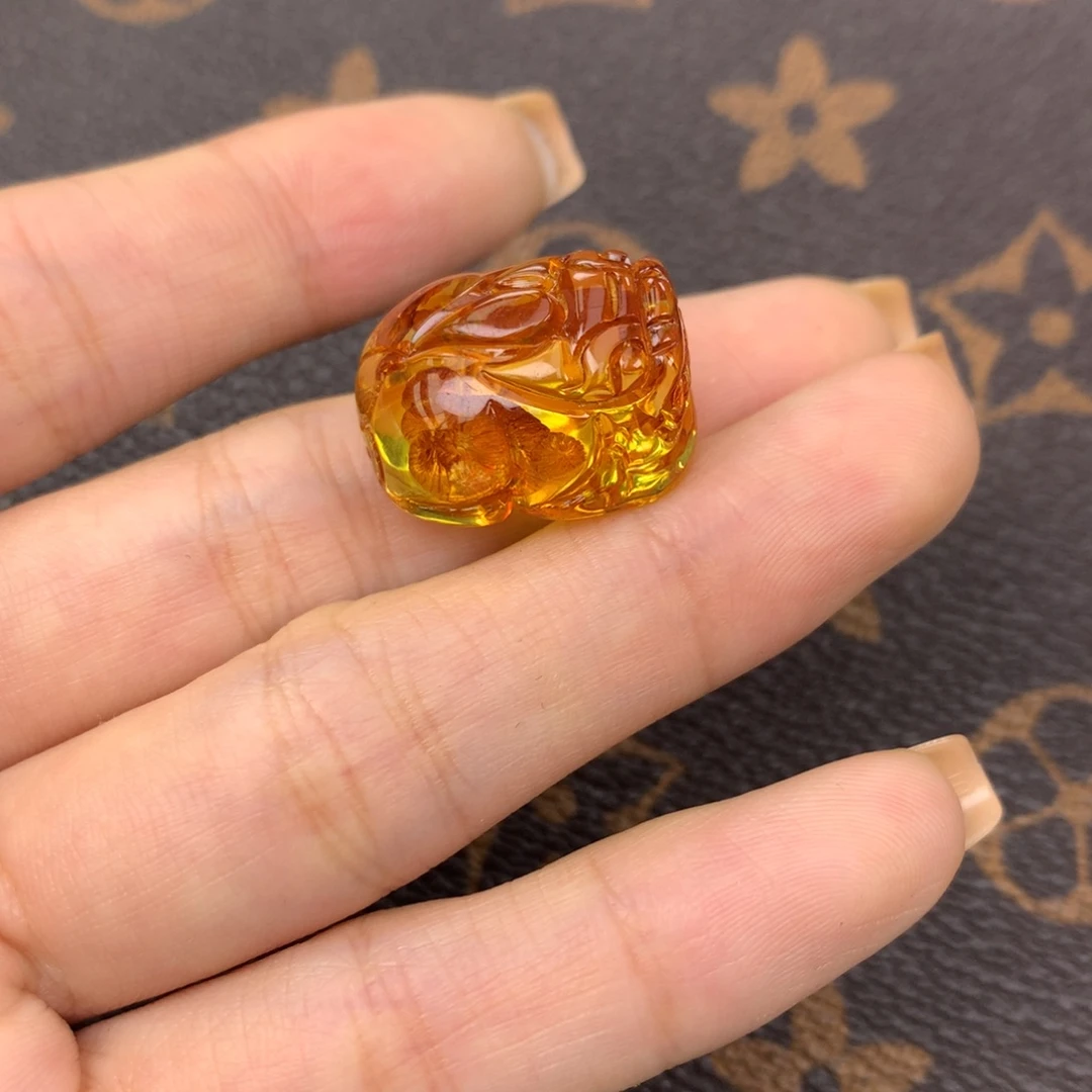 琥珀未镶嵌珠宝奇石