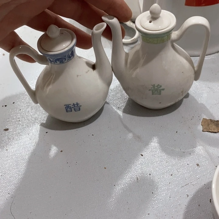 瓷片釉中彩,醋壶酱油壶两个