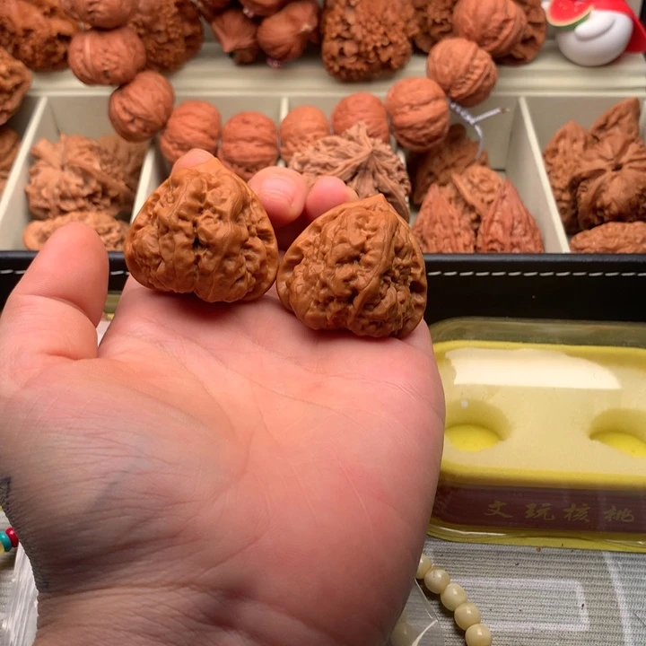 文玩核桃吊坠40尺寸三角开背箭毒蛙