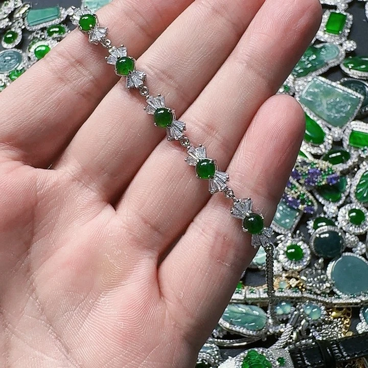 翡翠颈饰未镶嵌天然A货翡翠放漏