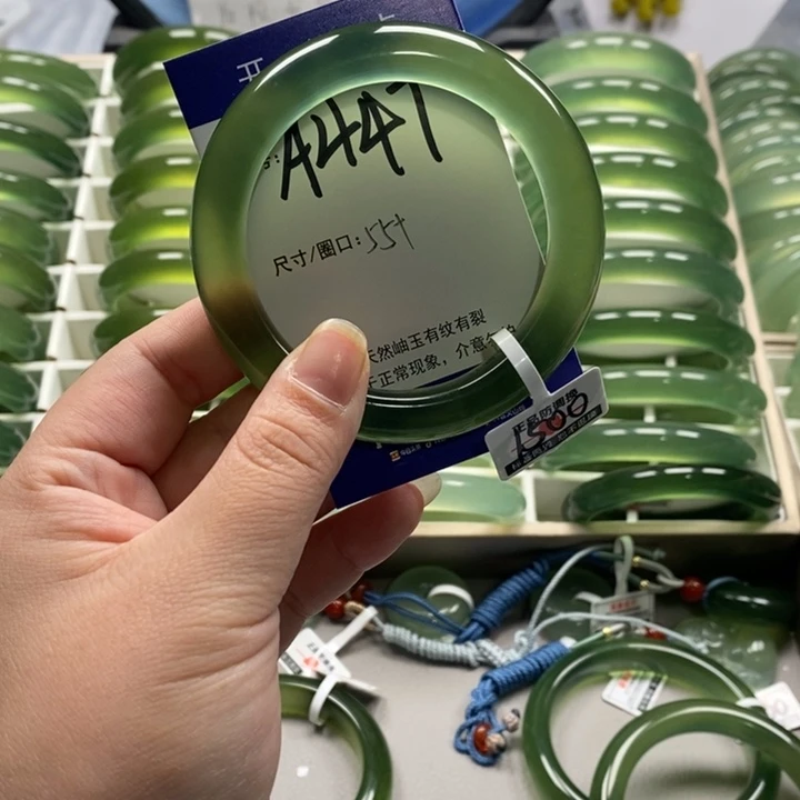 饼***爸蛇纹石玉未镶嵌手镯