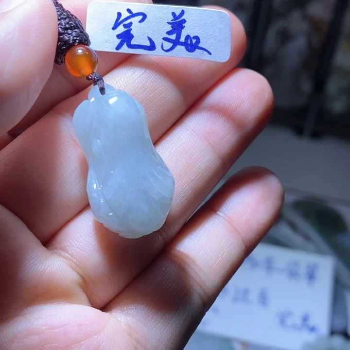 翡翠颈饰未镶嵌白财