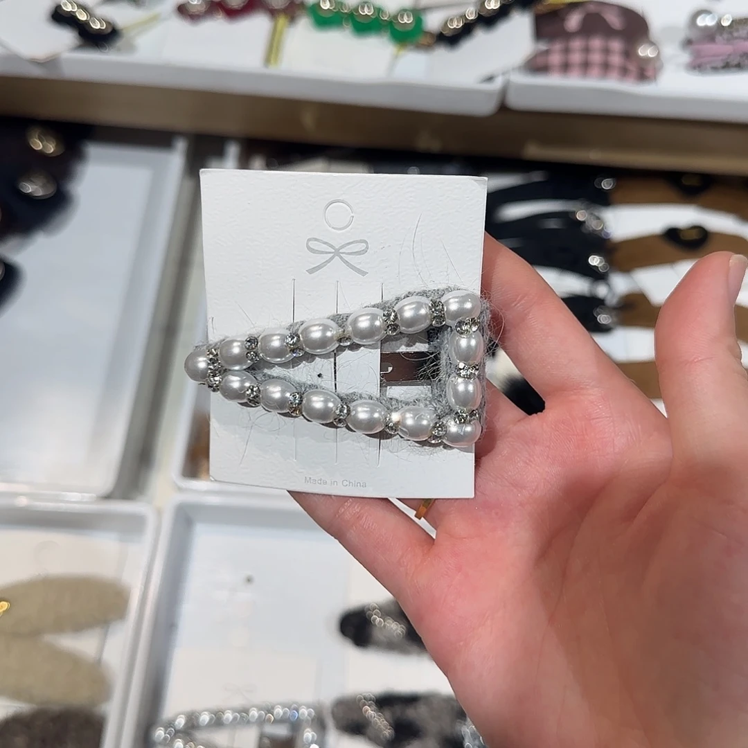 布艺非金属灰色珠珠拜拜三角