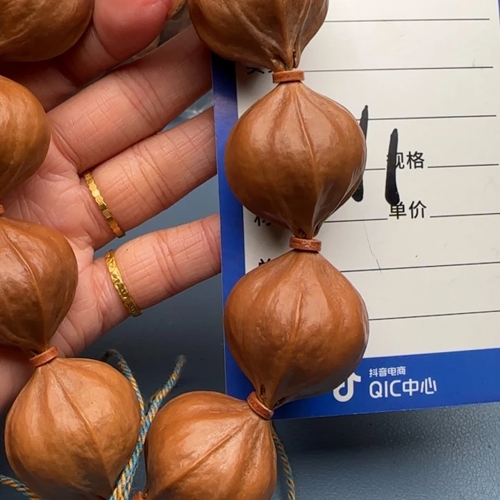 男***洋手串橄榄核橄榄核