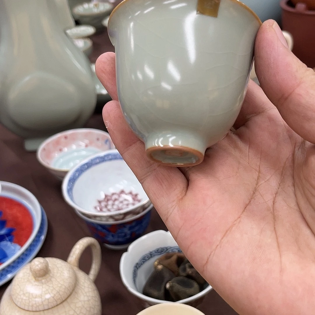 大***，搪瓷杯子里还有很多东西