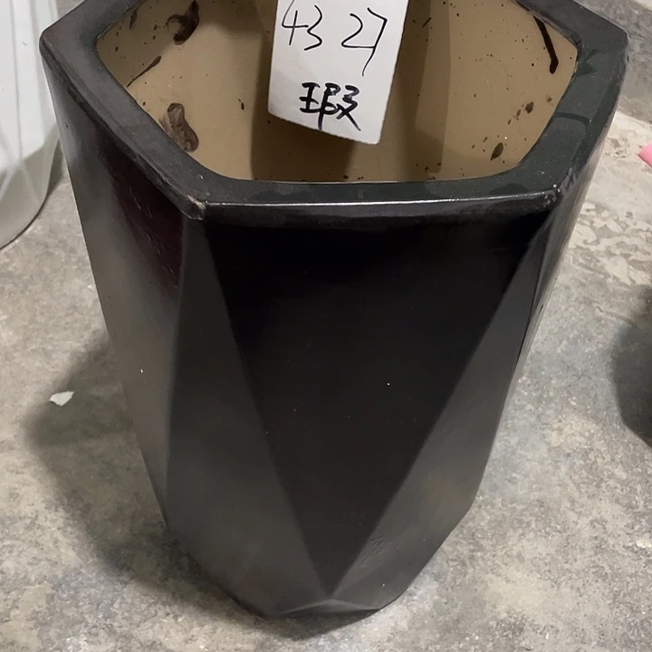 陶瓷材料制作而成