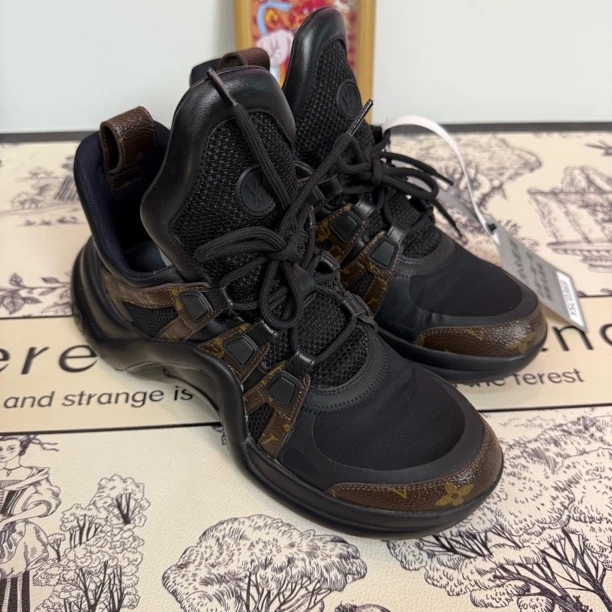 99新 LouisVuitton/路易威登 老花拱桥老爹鞋37.5码 ysc0369