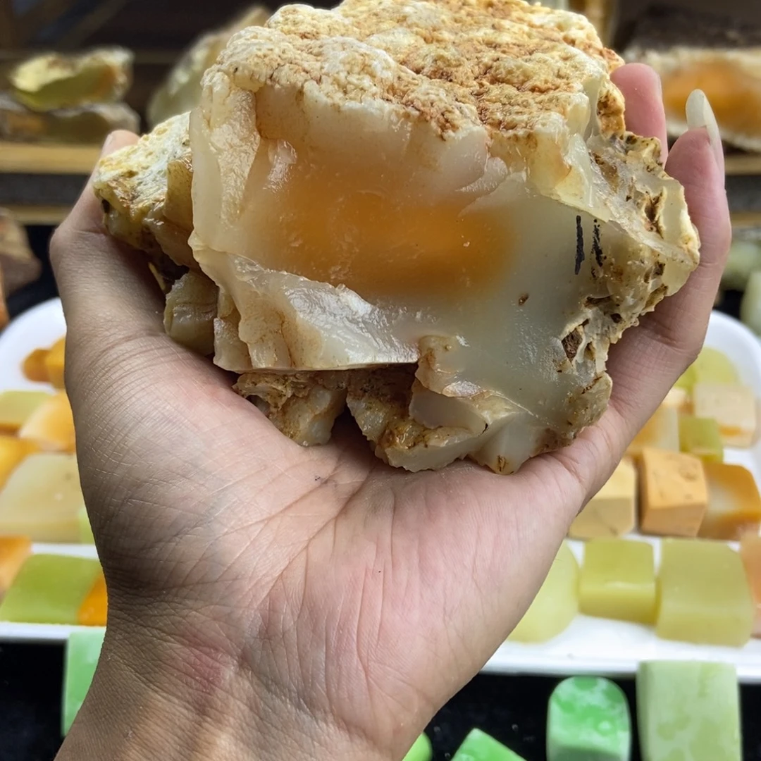 未镶嵌石英质玉（黄龙玉）53*33.5*16.8