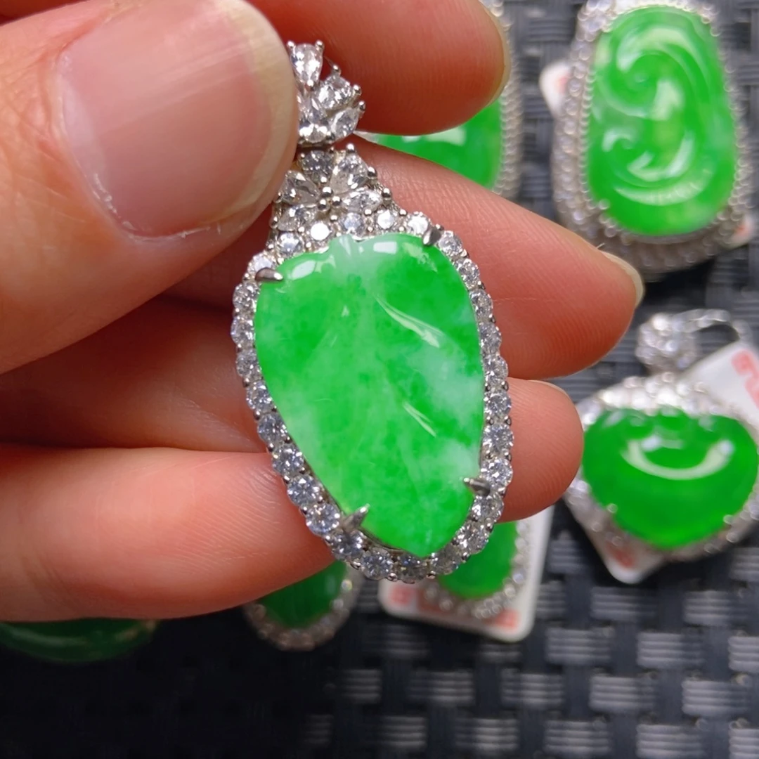 翡翠银S925镶嵌颈饰树叶吊坠