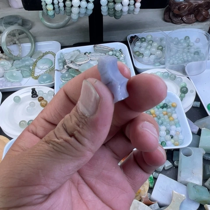 缱***绻定制翡翠未镶嵌天然缅甸翡翠边料