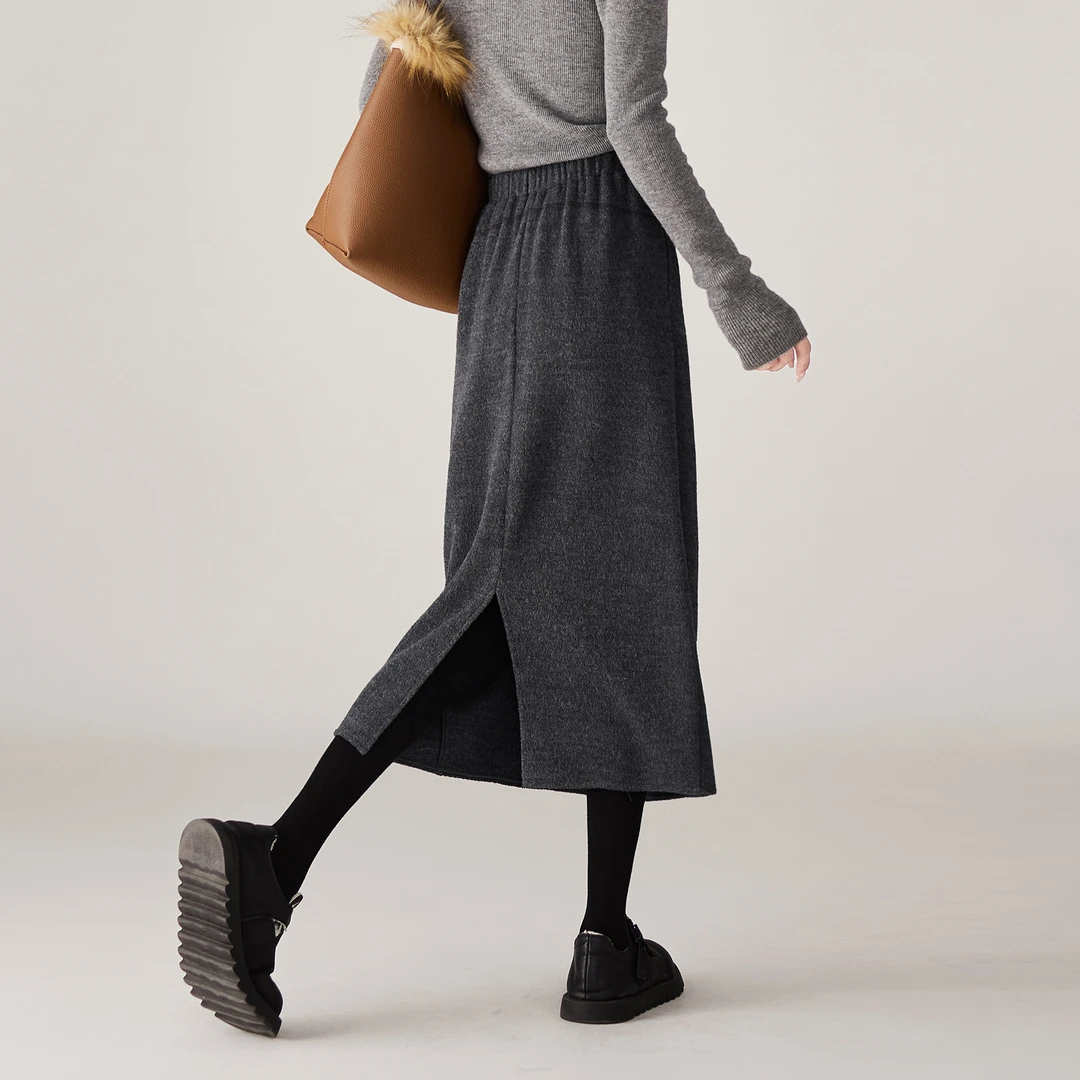 索菲丝尔2025冬季新简约松紧腰磨毛加厚后开叉直筒半身裙女546592