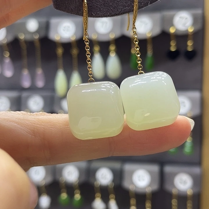 和田玉18K金镶嵌耳饰