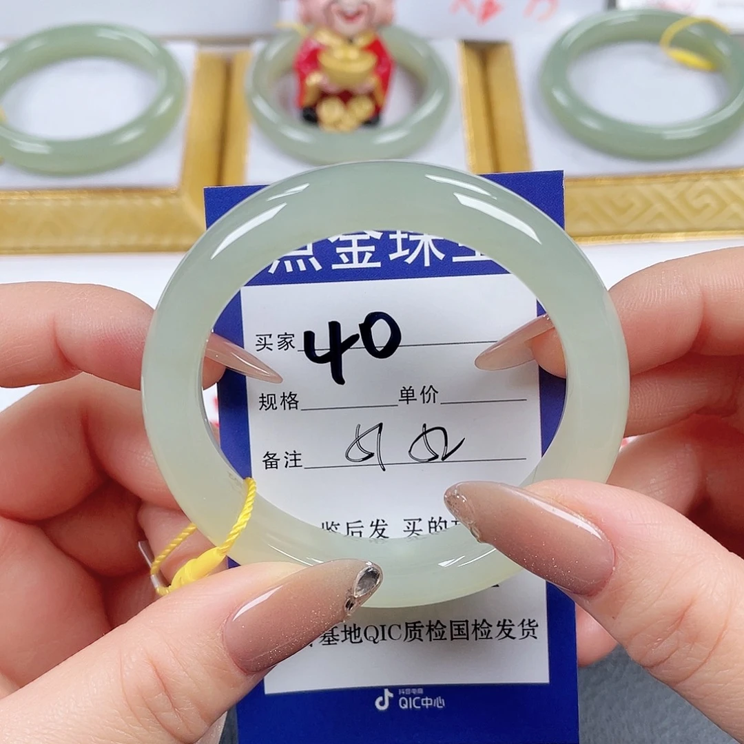 和田玉未镶嵌手镯