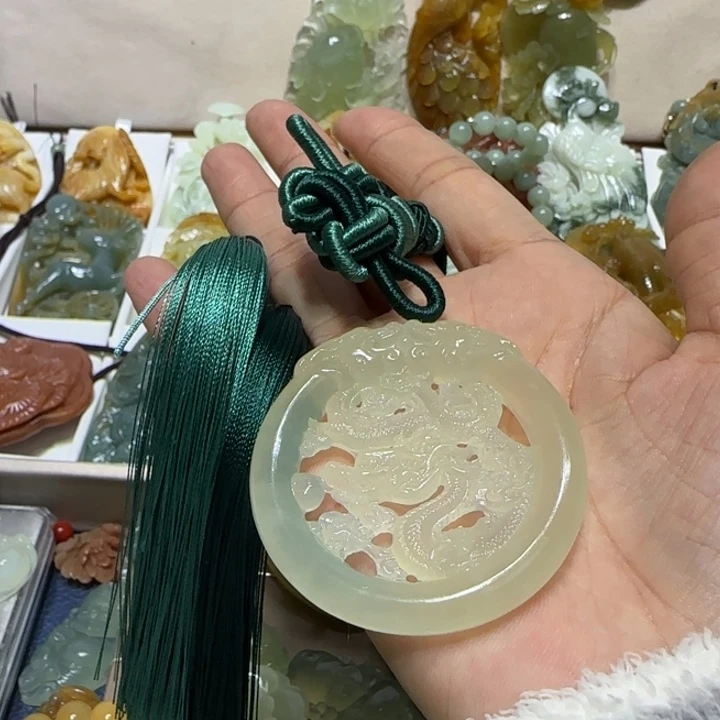 蛇纹石玉吊坠未镶嵌虚**愚
