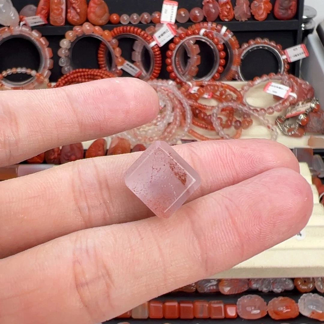 三***风南红玛瑙未镶嵌颈饰方糖