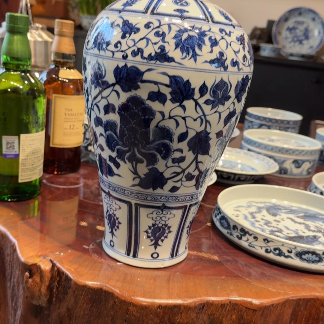 O***。瓷片四项牡丹小梅瓶