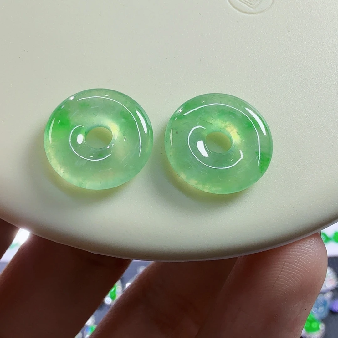 翡翠未镶嵌颈饰甜甜圈