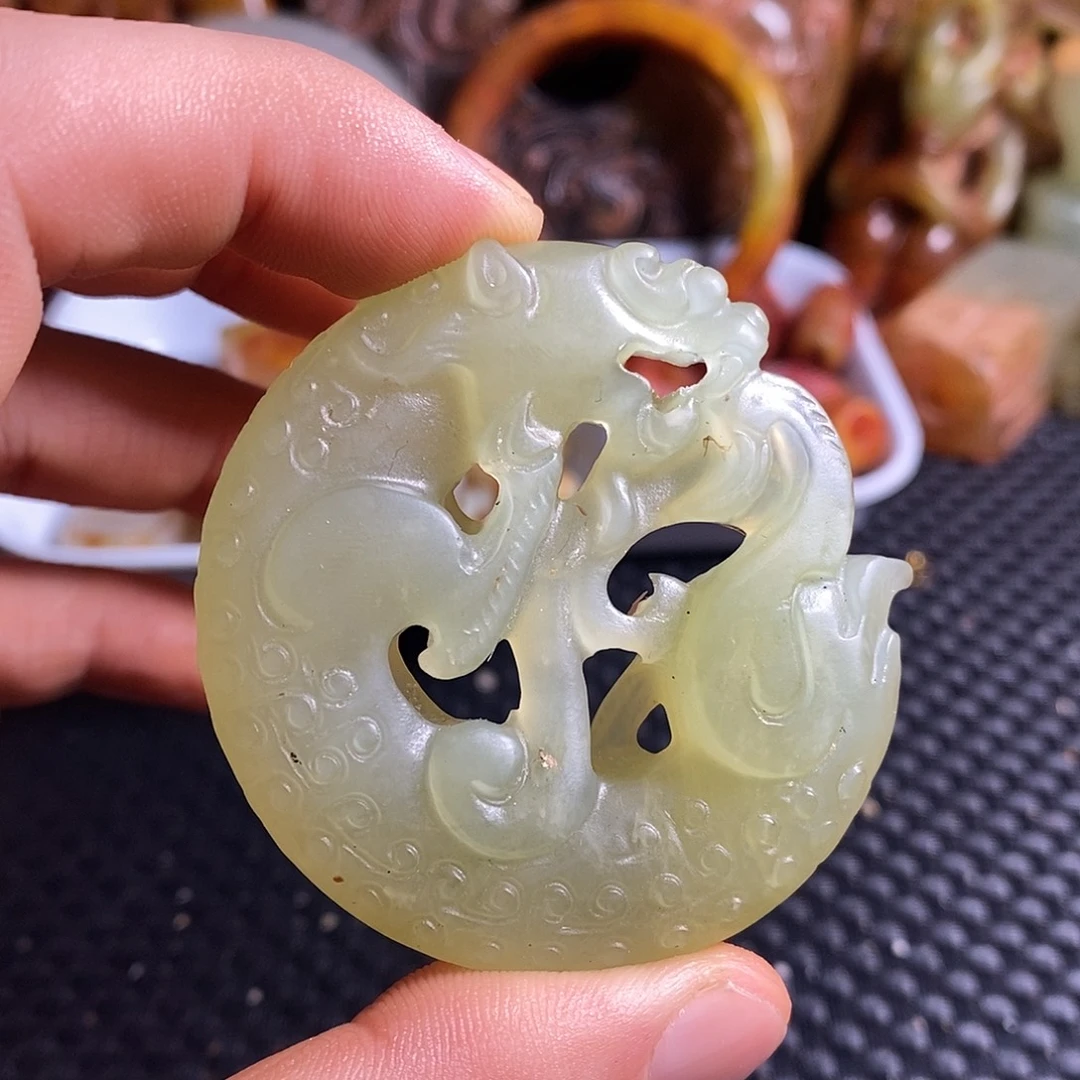 透闪石-蛇纹石玉合金颈饰