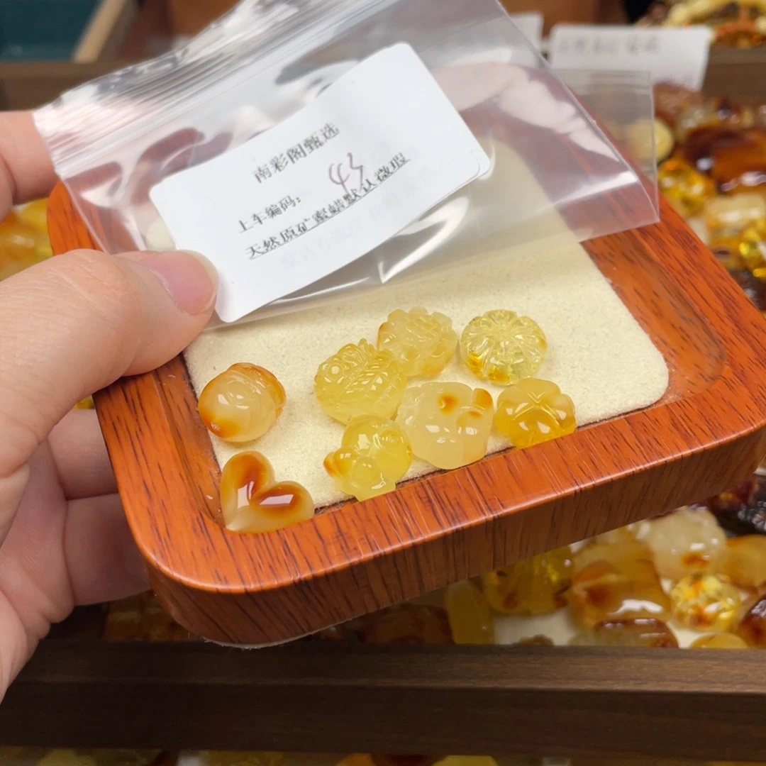 未镶嵌琥珀裸石靓****店43，