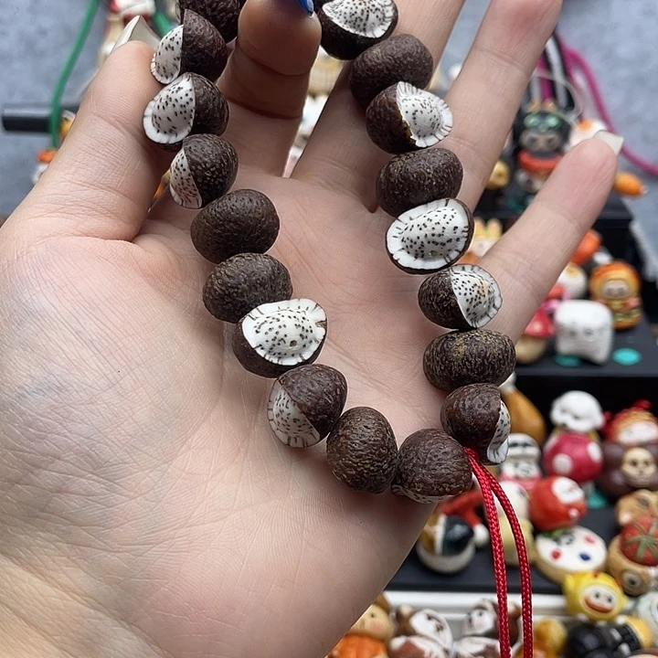 非金属元宝手持一个