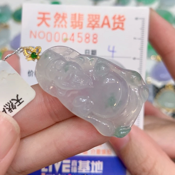 翡翠18K金镶嵌颈饰财神