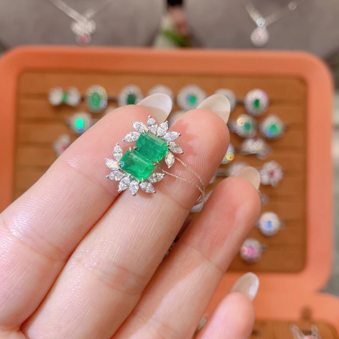 祖母绿18K金镶嵌耳钉潘杰希尔2