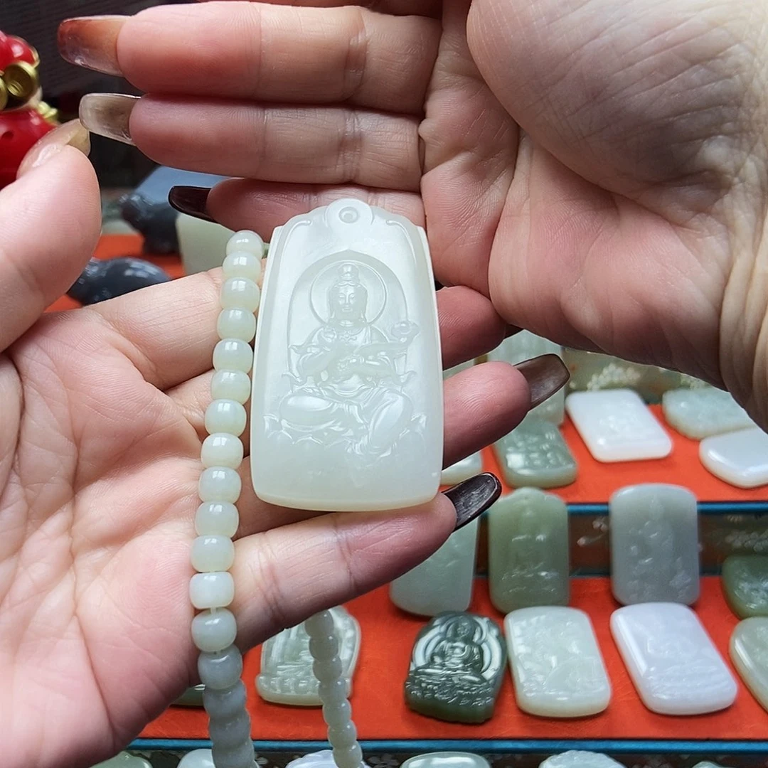 颈饰未镶嵌和田玉启**流