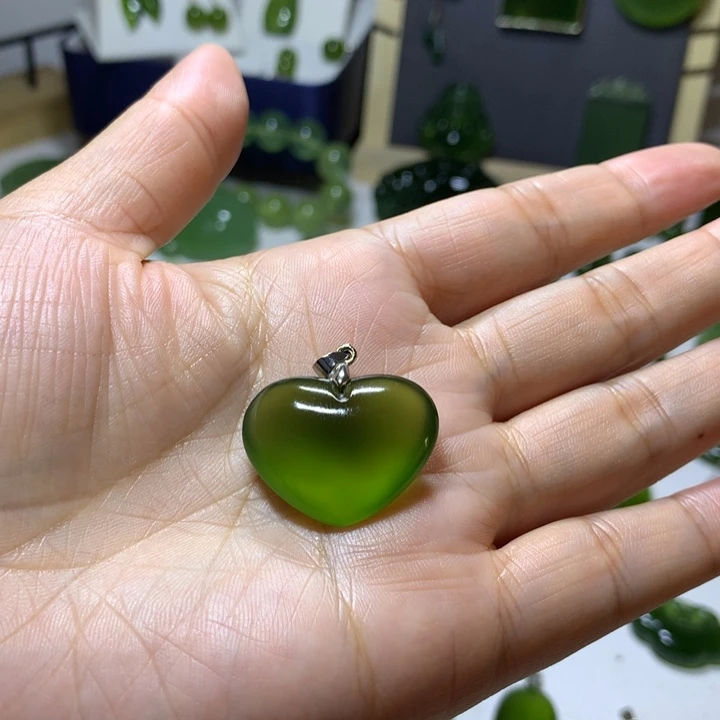 用***1岫玉未镶嵌颈饰吊坠