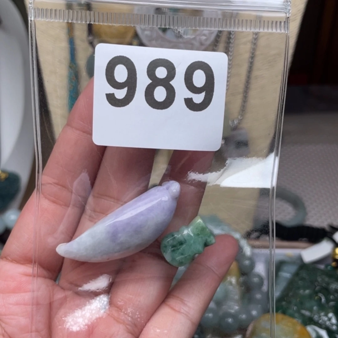 【闪购商品】翡翠颈饰未镶嵌小***石翡翠