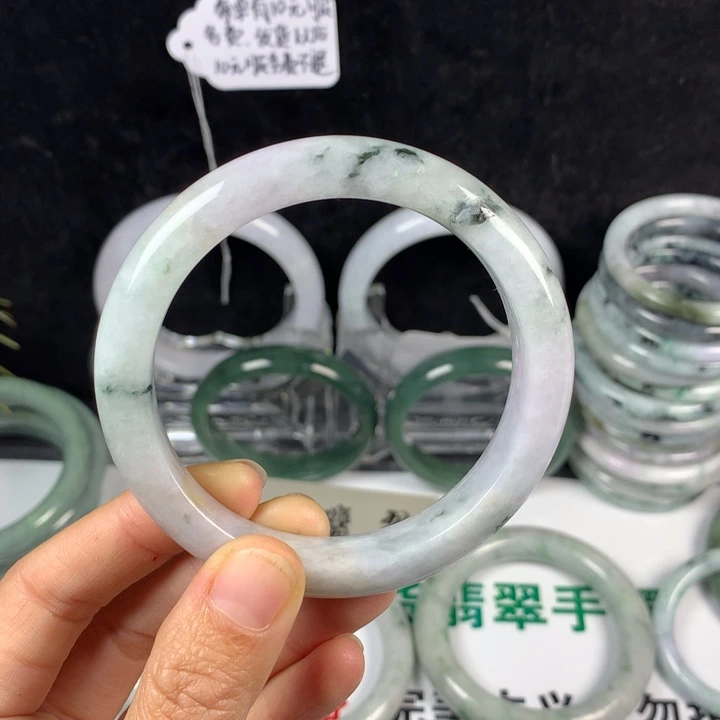 翡翠未镶嵌手镯55号。58.8圈