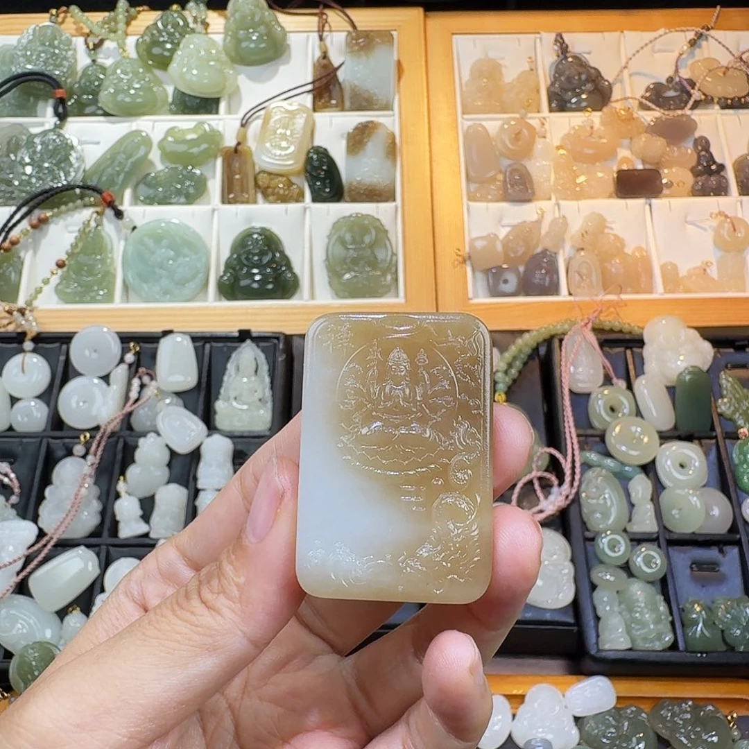 薛****和田玉未镶嵌颈饰