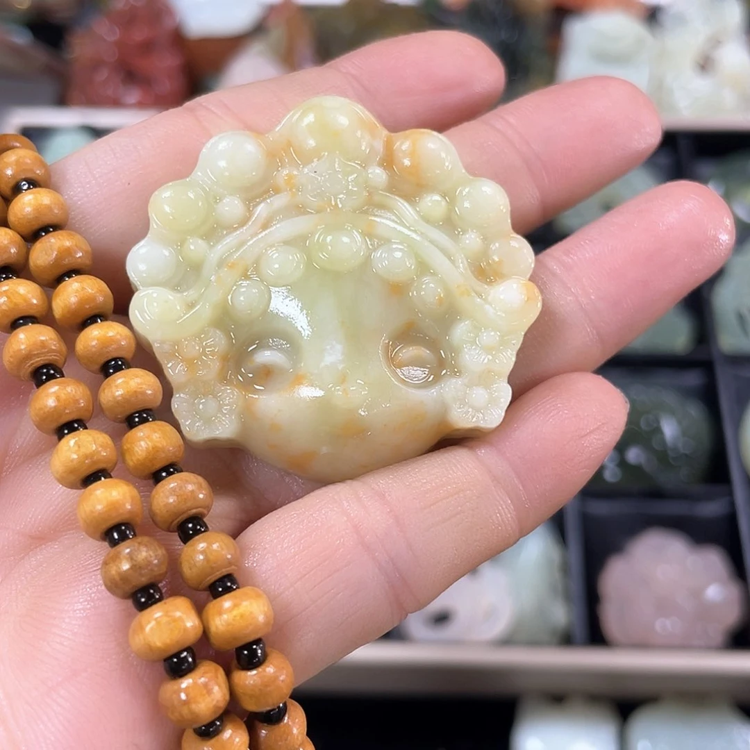 蛇纹石玉颈饰未镶嵌