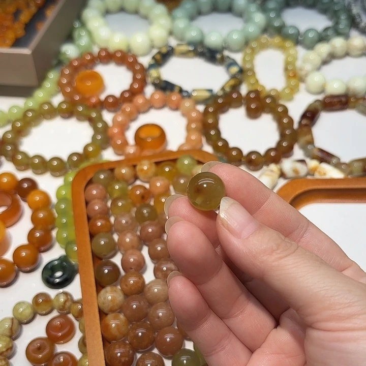 玖***C蛇纹石玉未镶嵌手串