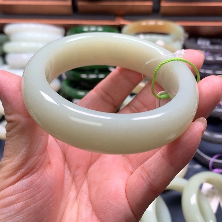 【闪购商品】未镶嵌手镯和田玉